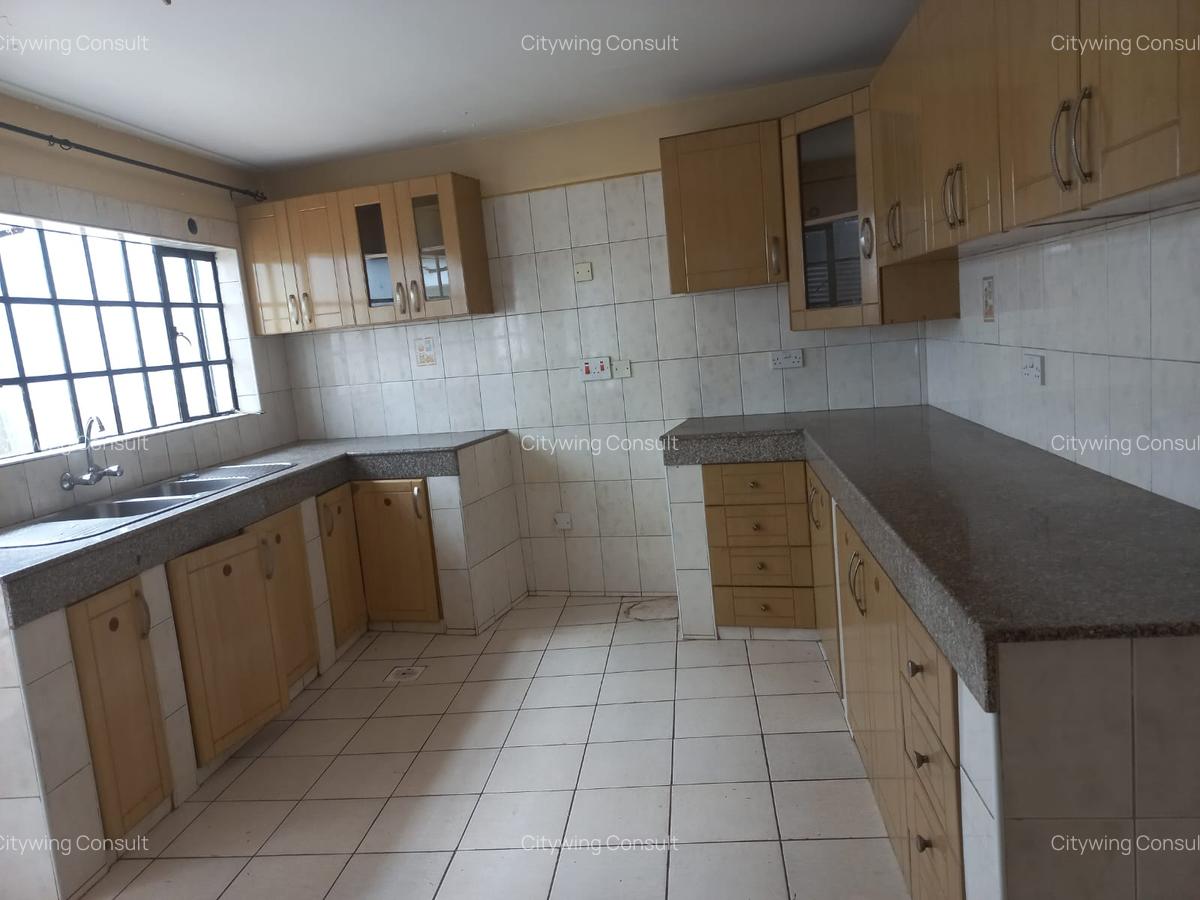 5 Bed Townhouse with En Suite at School Lane - 3