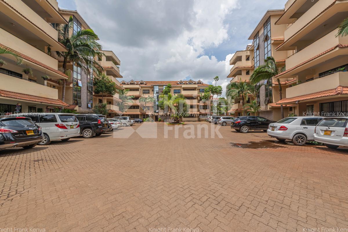 4 Bed Apartment with En Suite at Wood Avenue - 4