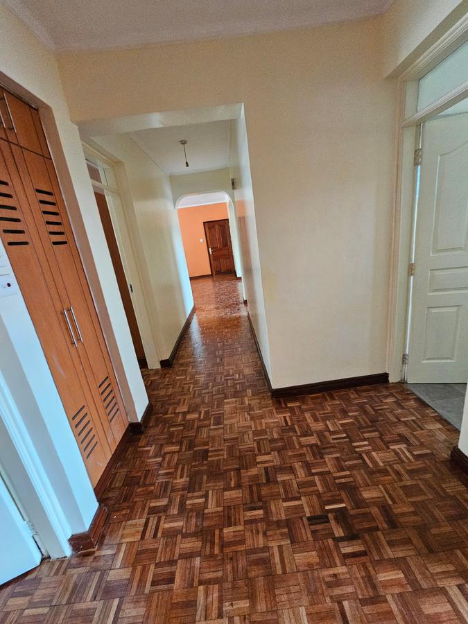 3 Bed Apartment with En Suite at Lavington - 12