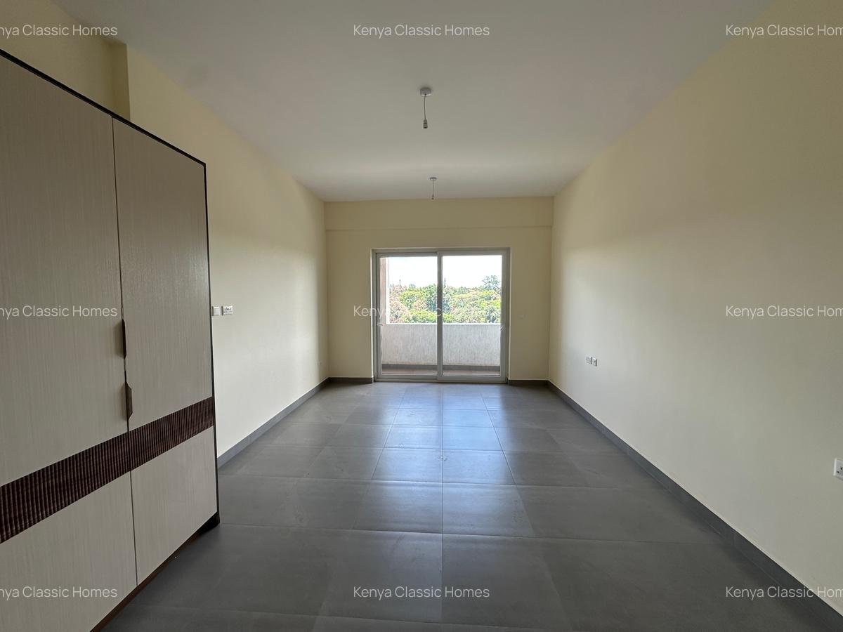 4 Bed Apartment with En Suite at Parklands - 11
