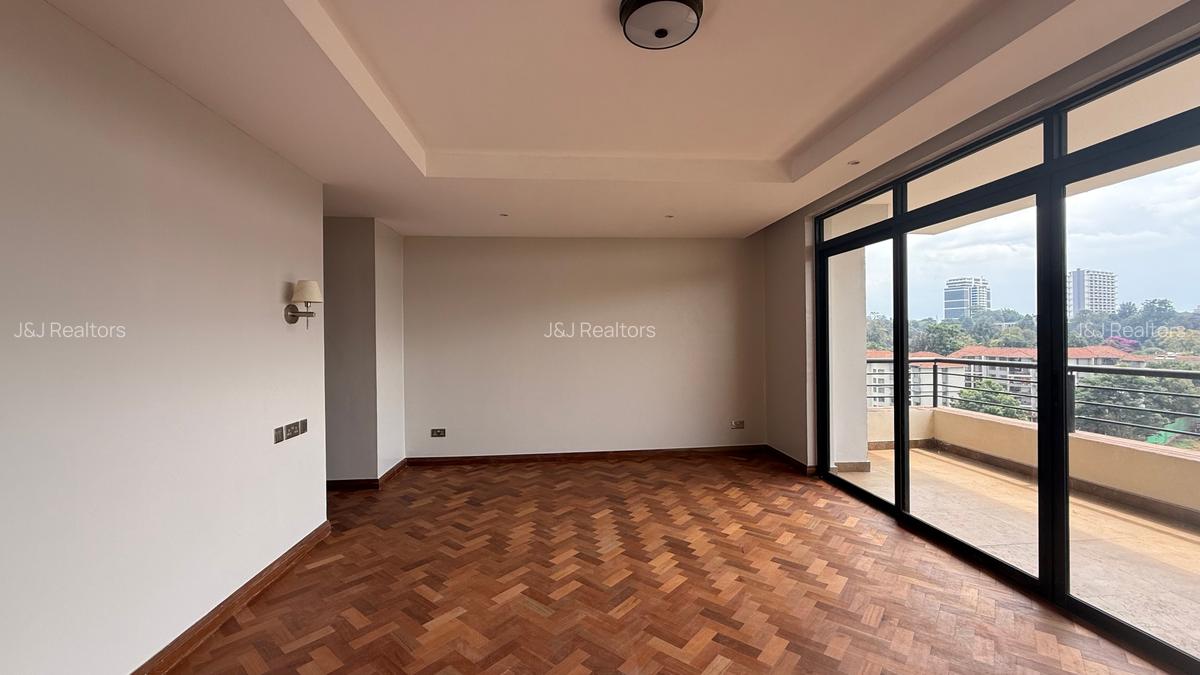 3 Bed Apartment with En Suite in Riverside - 11