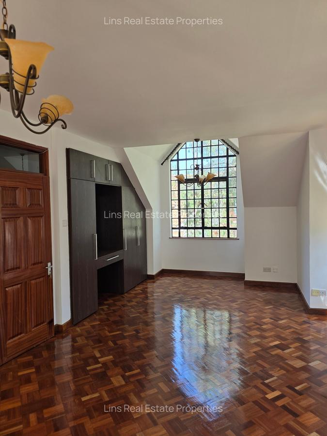 4 Bed Townhouse with En Suite in Lavington - 7