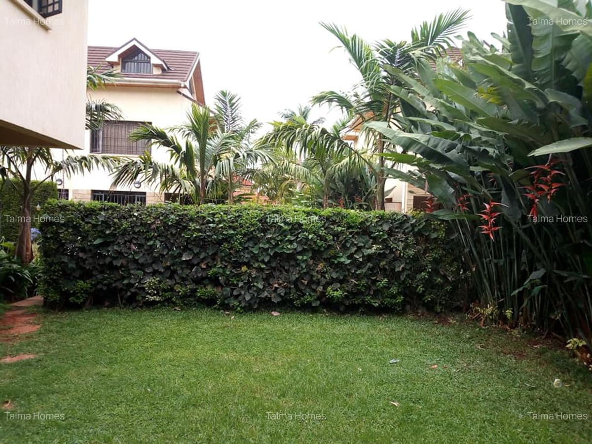 5 Bed Townhouse with En Suite at Off Convent Drive - 2