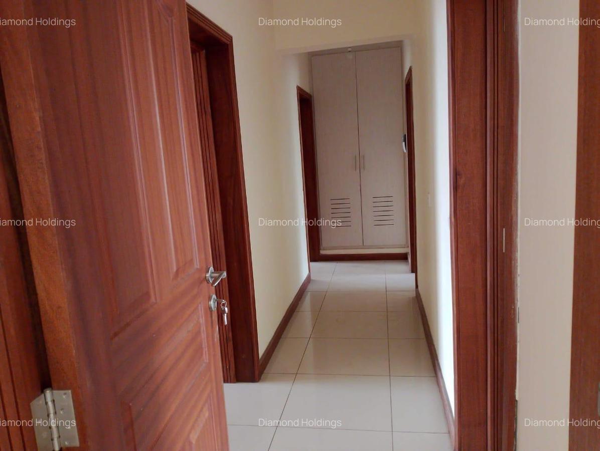 4 Bed Apartment with En Suite at Parklands - 6