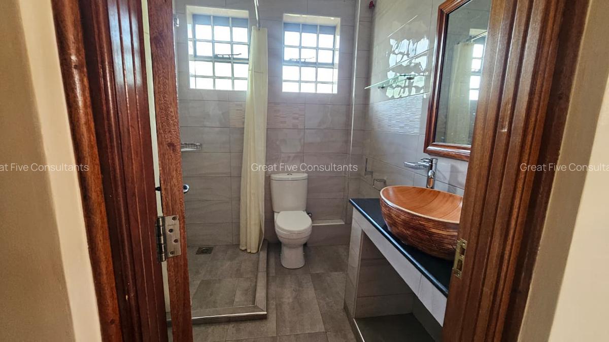 5 Bed Villa with En Suite in Runda - 12