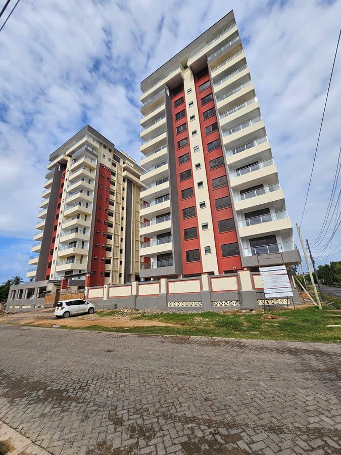 2 Bed Apartment with En Suite in Nyali Area - 1