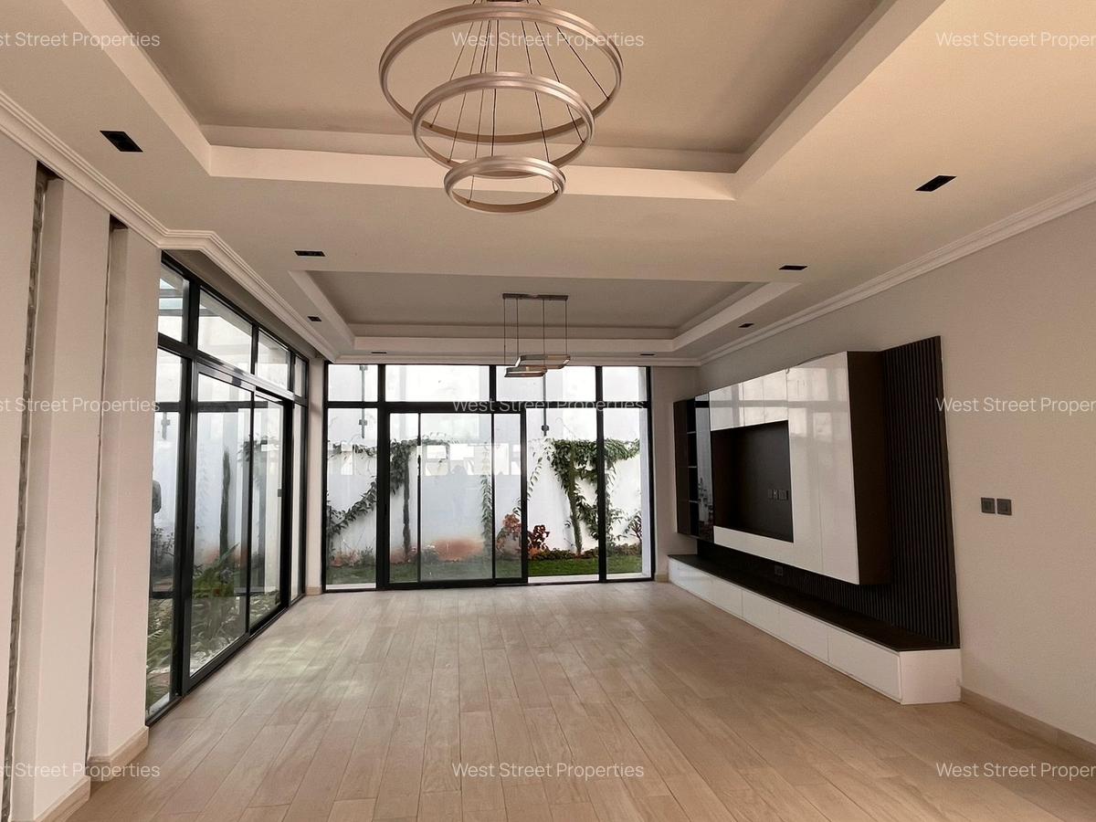 5 Bed Villa with En Suite at Lavington - 12