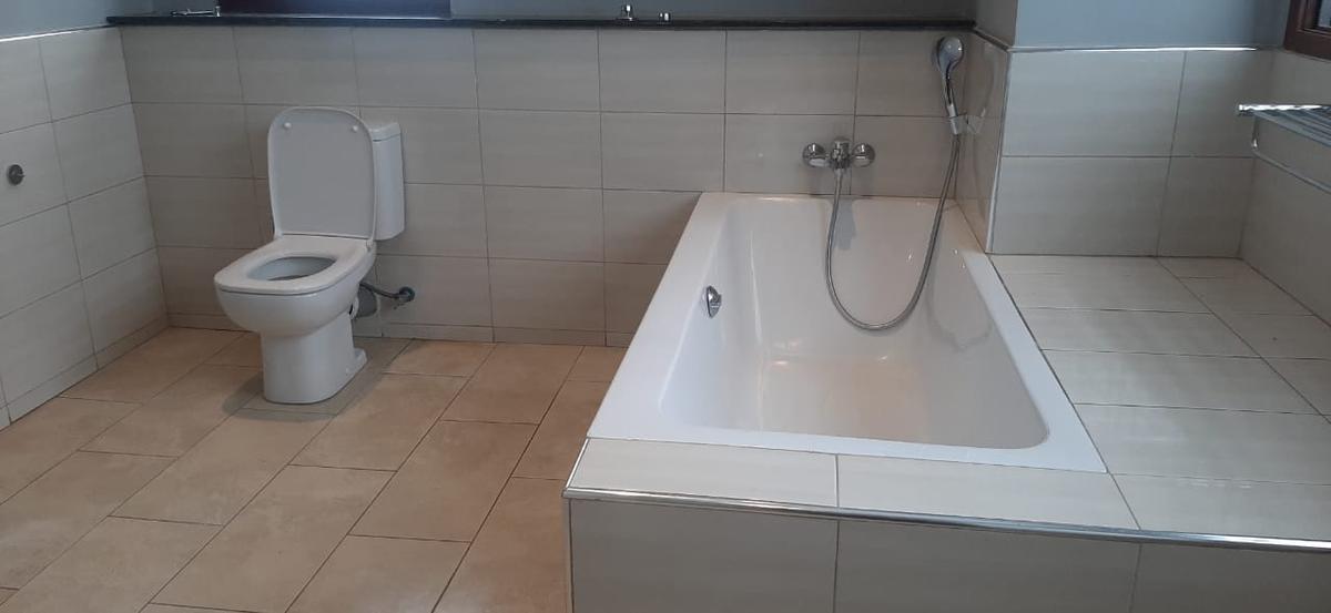 4 Bed House with En Suite in Runda - 17