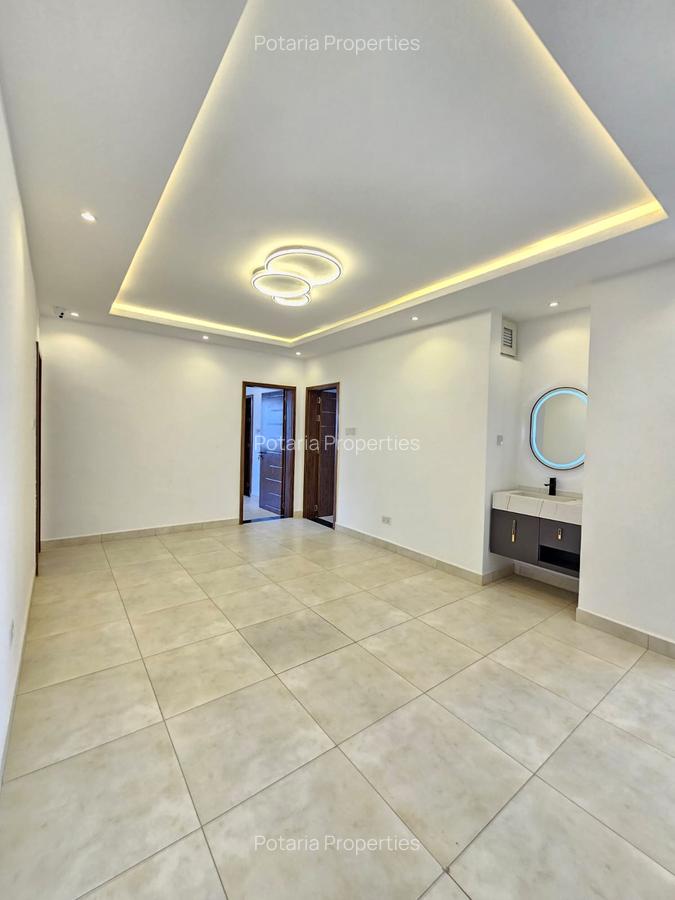 3 Bed Apartment with En Suite in Parklands - 12