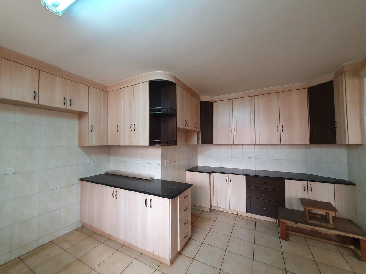 3 Bed Apartment with En Suite in Parklands - 8