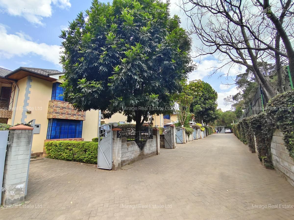 4 Bed Villa with En Suite in Lavington - 2