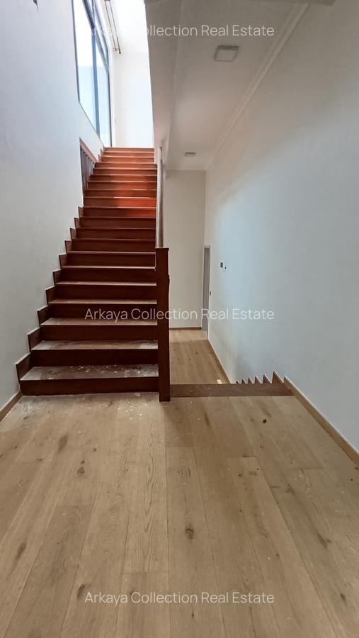 5 Bed Townhouse with En Suite in Lavington - 14