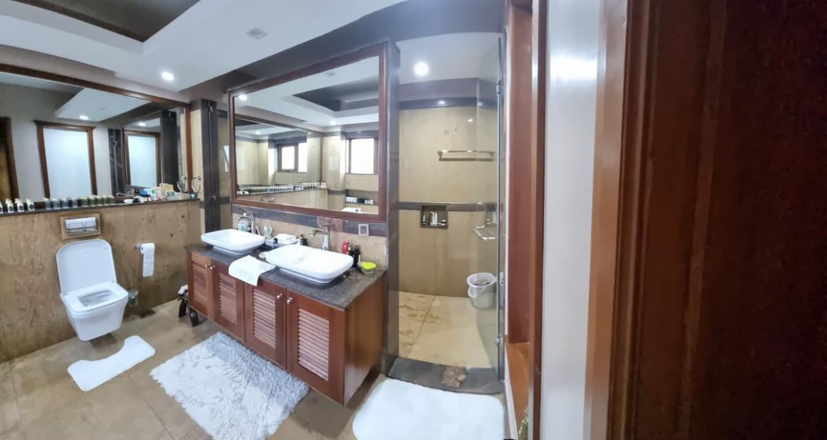 5 Bed Villa with En Suite at Lavington - 5