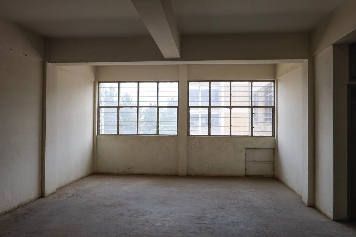 4,830 ft² Office with Service Charge Included in Industrial Area - 12