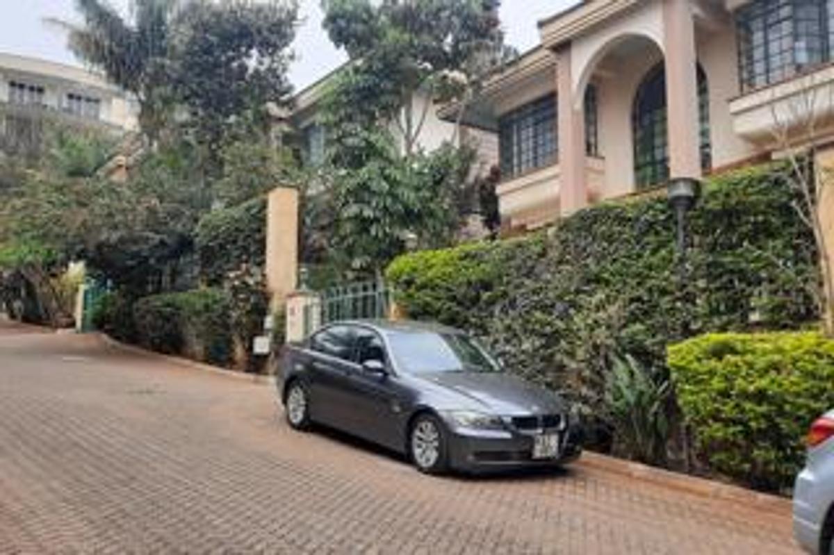 4 Bed Townhouse with En Suite at Brookside Drive - 2