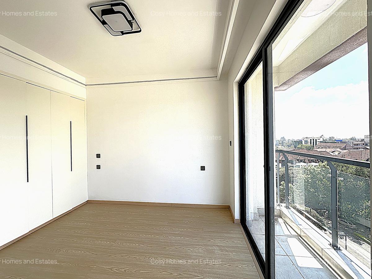 3 Bed Apartment with En Suite at Lavington - 3