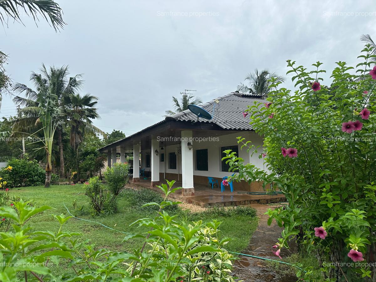 4 Bed Villa with En Suite at Diani Beach Road - 5