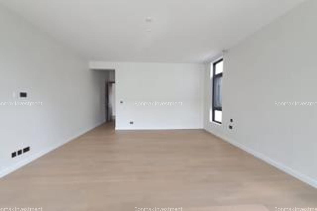 5 Bed Townhouse with En Suite at Lavington Green - 12