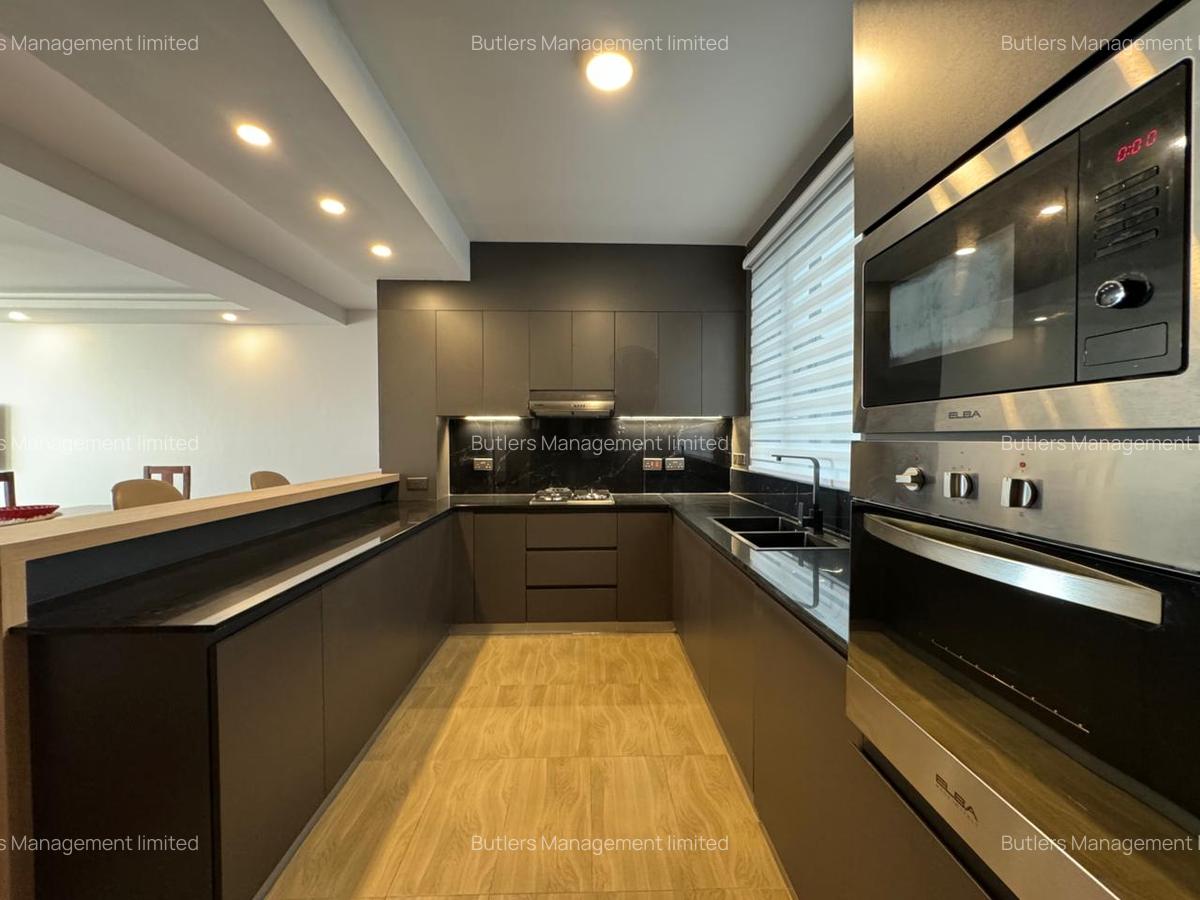 3 Bed Apartment with En Suite in Brookside - 5