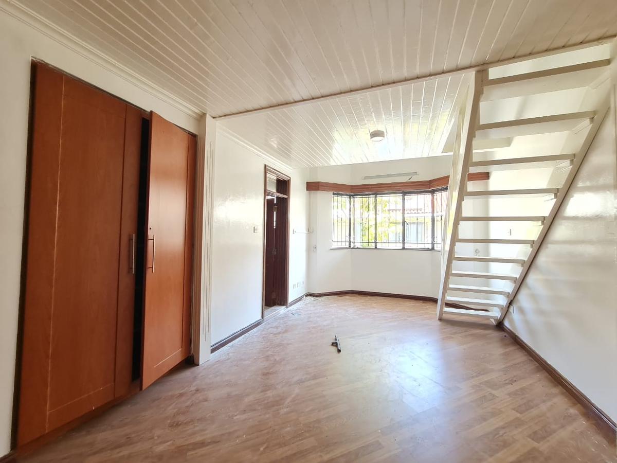 4 Bed Townhouse with En Suite at Brookside Drive - 12