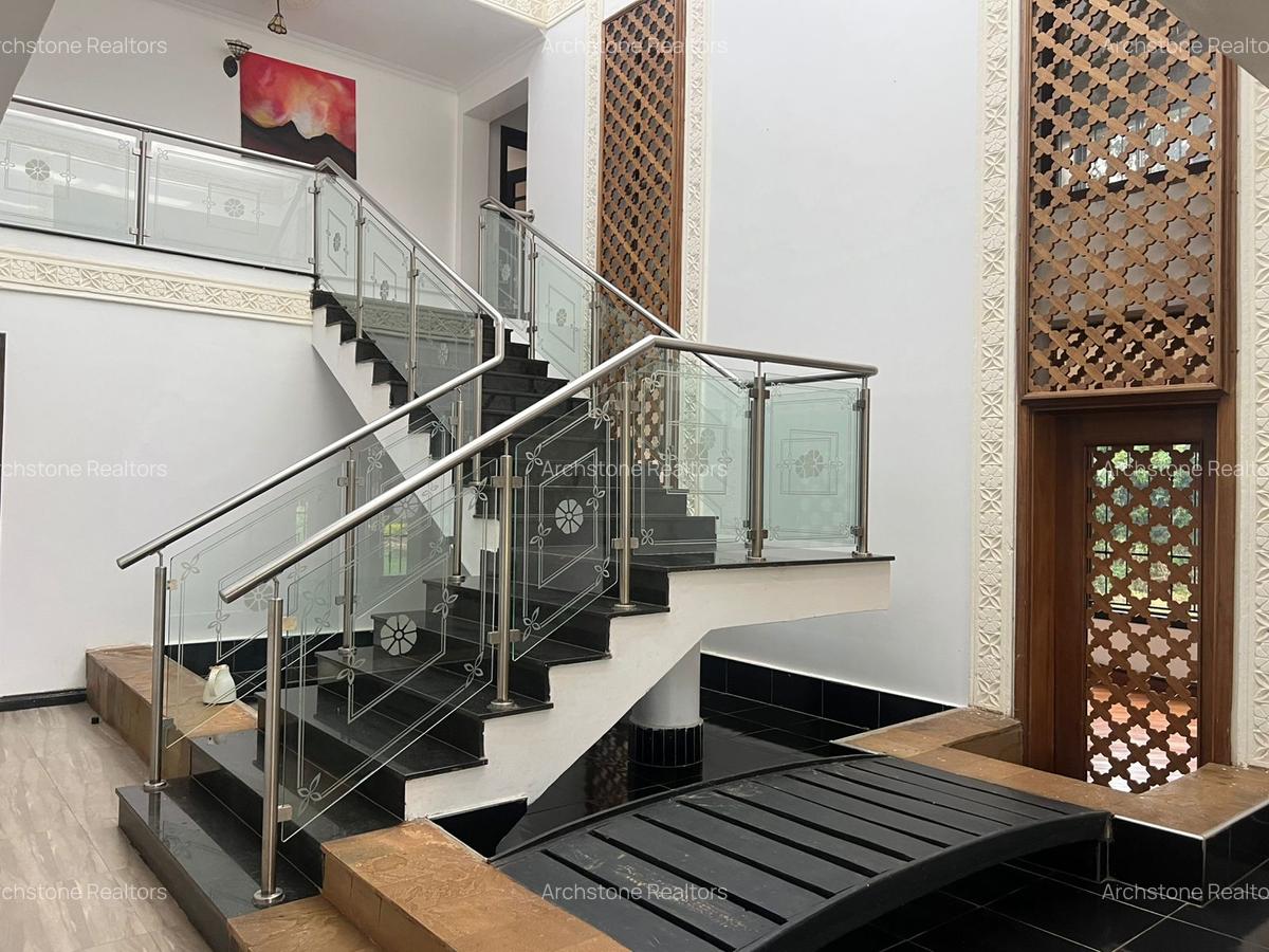 7 Bed House with En Suite in Runda - 11
