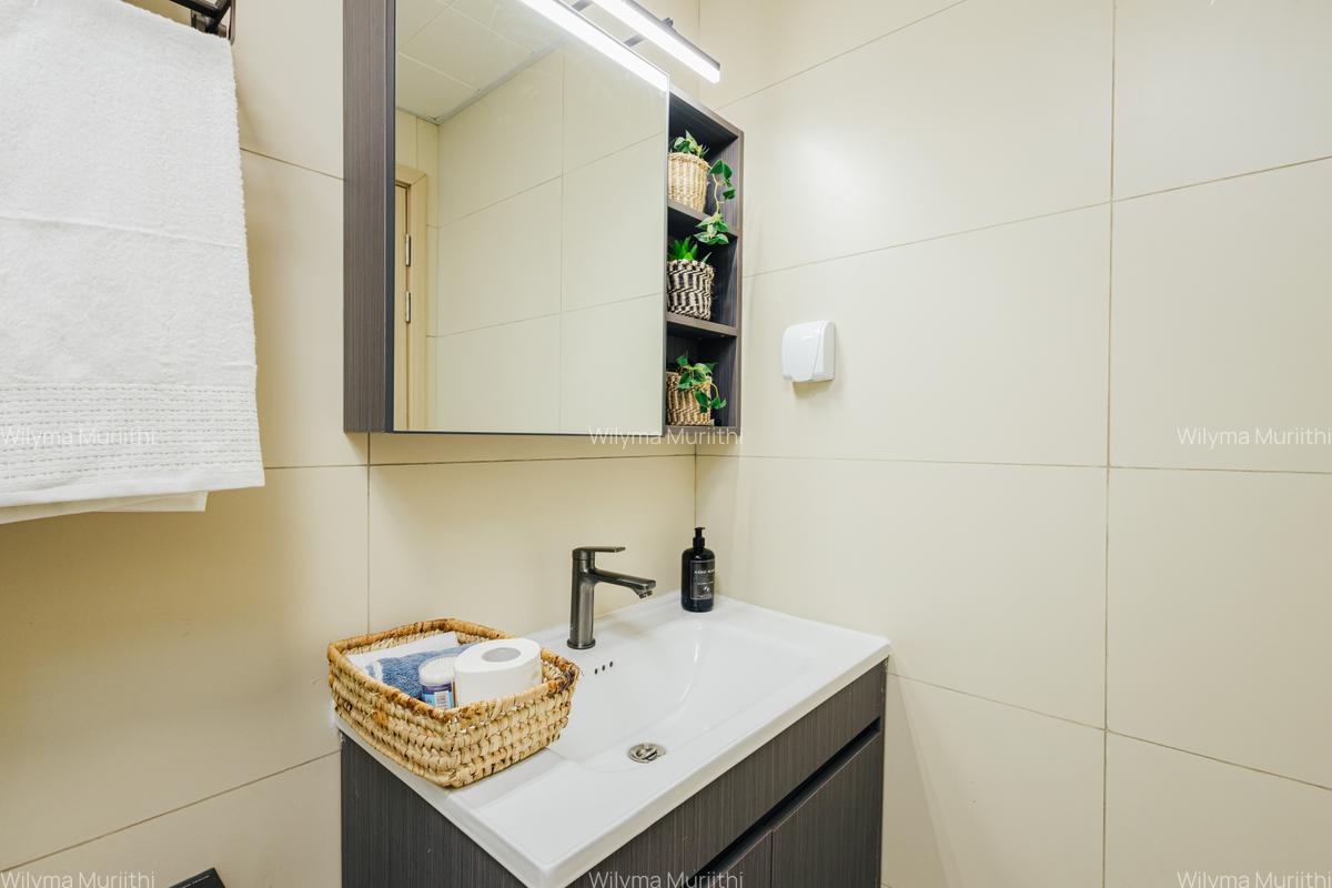 Serviced 2 Bed Apartment with En Suite in Westlands Area - 11