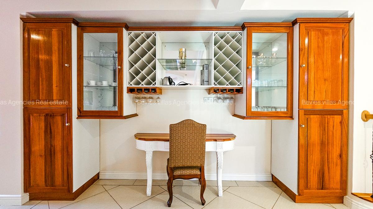 4 Bed House with En Suite at Kitsuru - 9