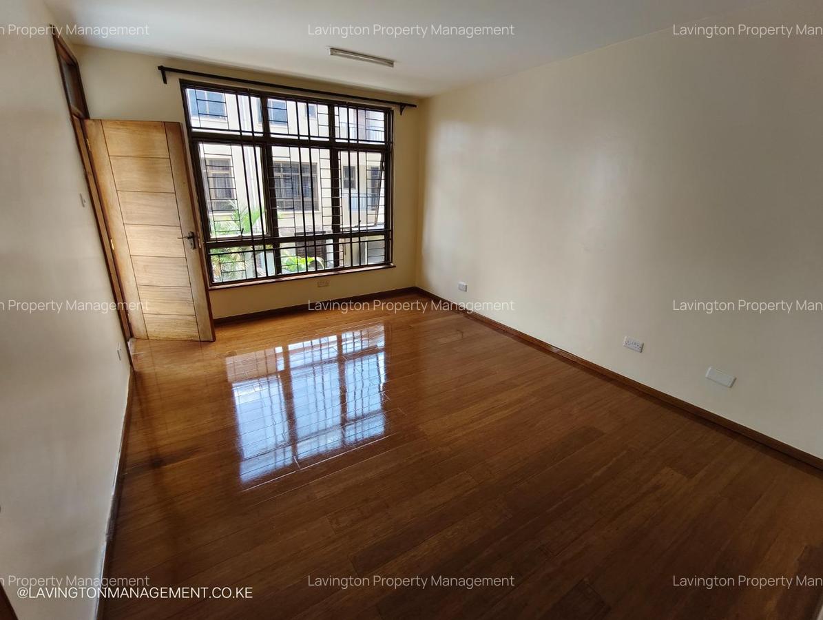 5 Bed Townhouse with En Suite at Lavington Green - 18