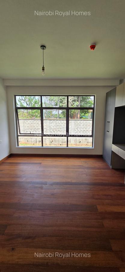 4 Bed Apartment with En Suite at Two Rivers Loft - 8