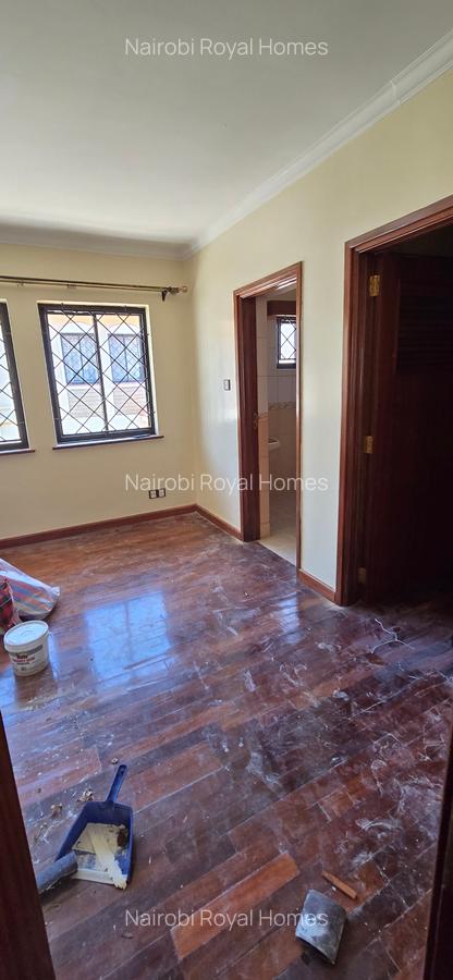 5 Bed Townhouse with En Suite at Lavington Off Convent - 16