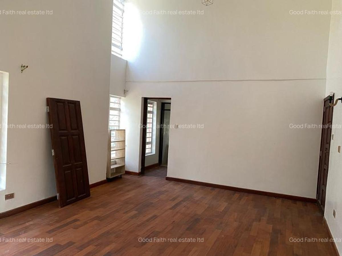 5 Bed Townhouse with En Suite in Karen - 6