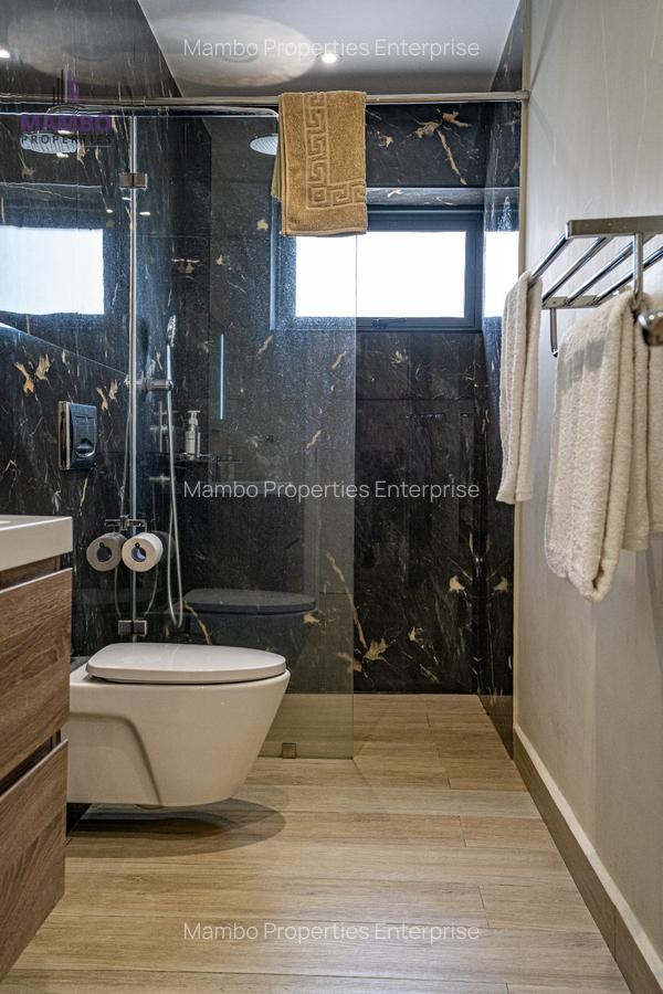 Serviced 2 Bed Apartment with En Suite at Riverside Dr - 13
