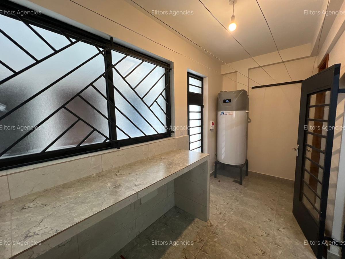 3 Bed Apartment with En Suite at Parklands Road - 8