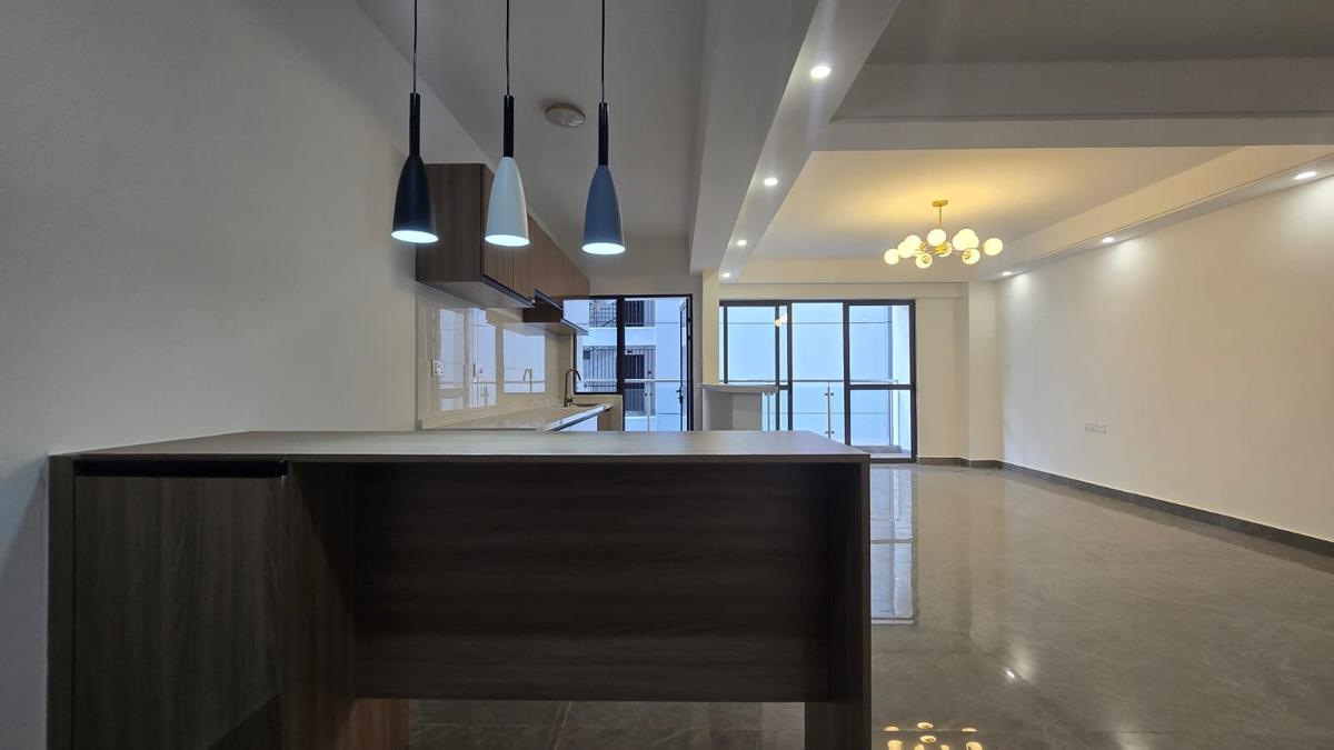 3 Bed Apartment with En Suite in Riverside - 3