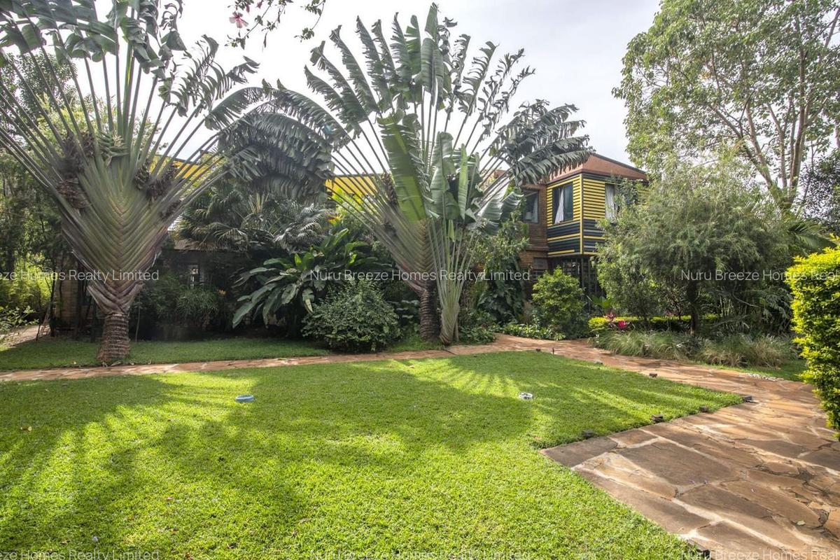 6 Bed House with En Suite in Runda - 12