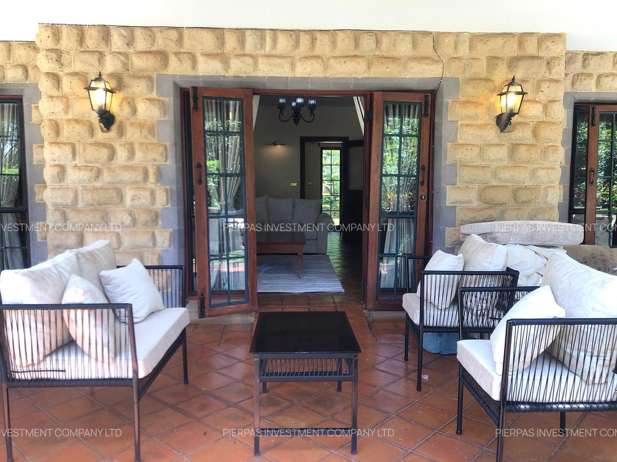 3 Bed Townhouse with En Suite in Ridgeways - 2