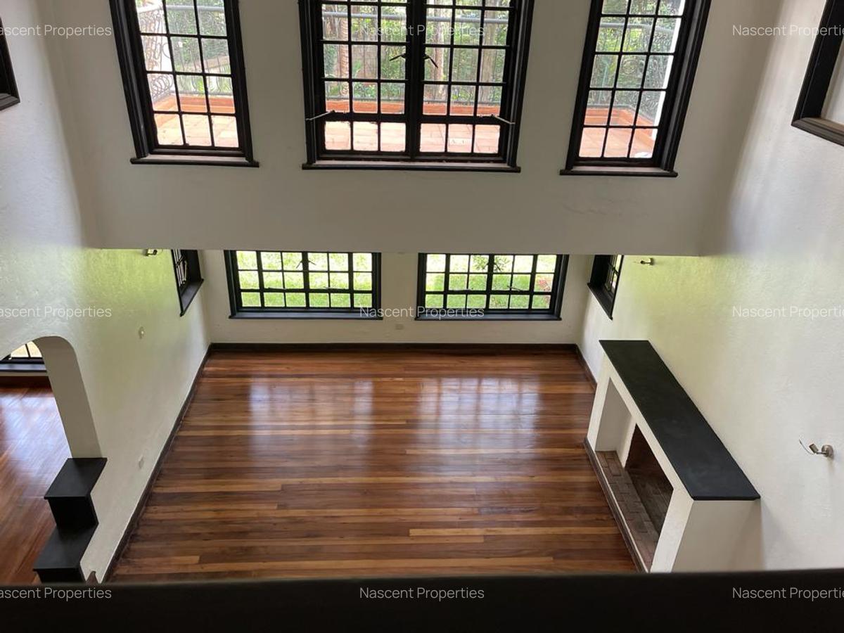 4 Bed House with En Suite in Riverside - 16