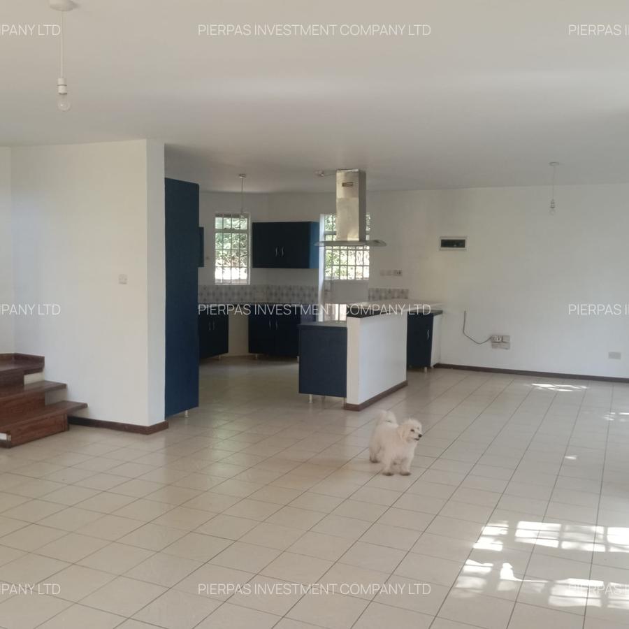 4 Bed Villa with En Suite in Spring Valley - 17