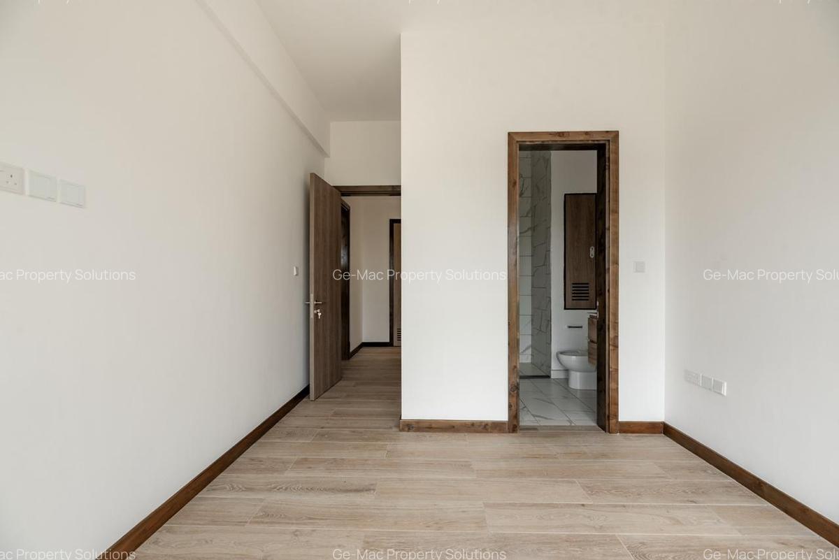 3 Bed Apartment with En Suite in Rosslyn - 7