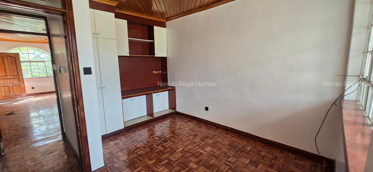 5 Bed Townhouse with En Suite at Lavington Green - 15
