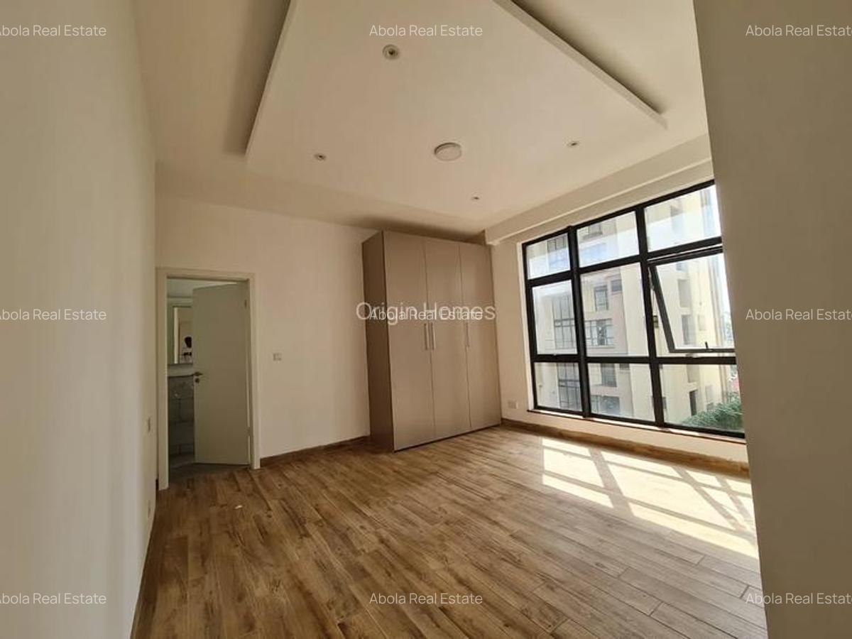 4 Bed Apartment with En Suite in Riverside - 11