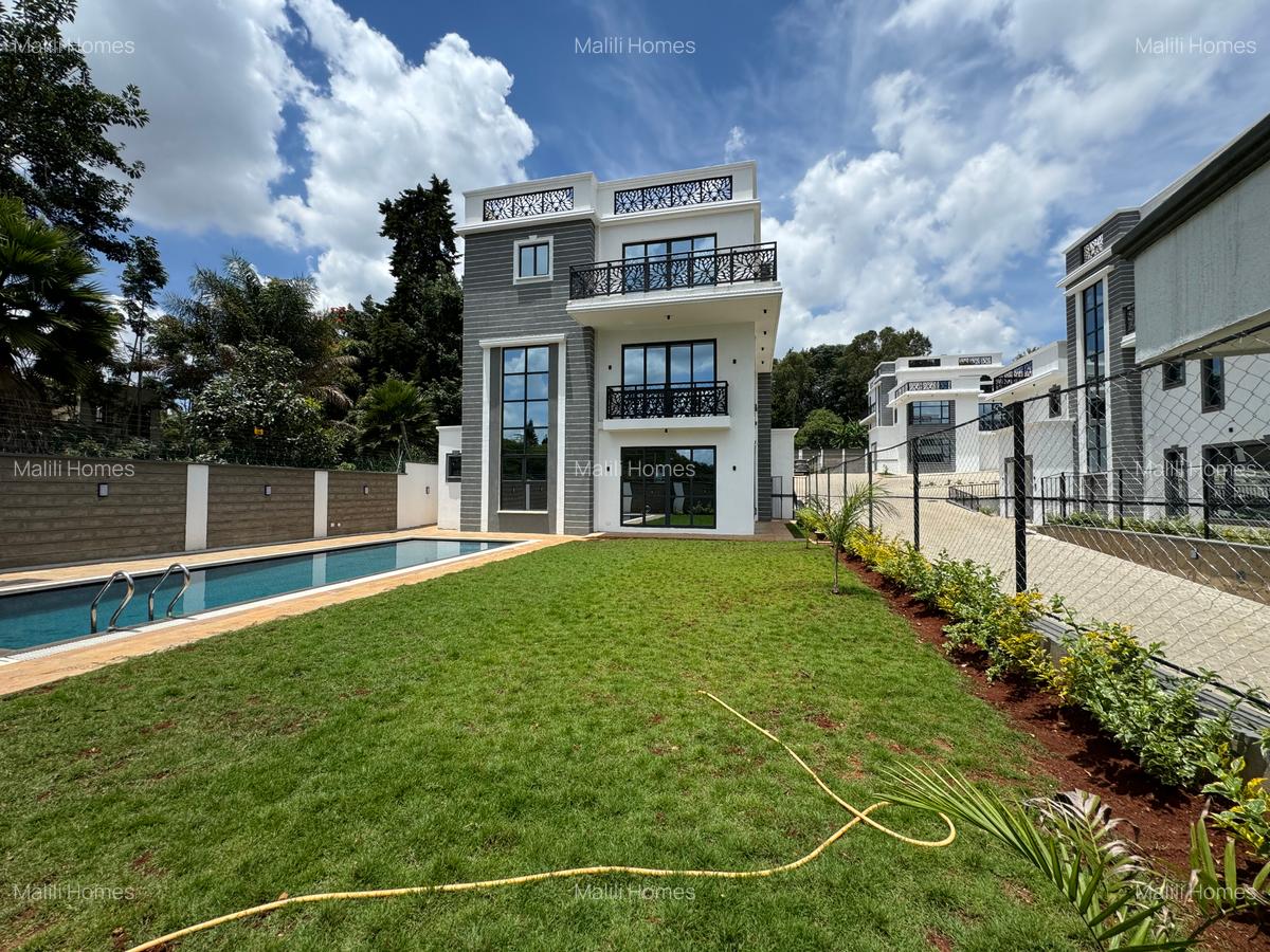 5 Bed Townhouse with En Suite in Lavington - 3