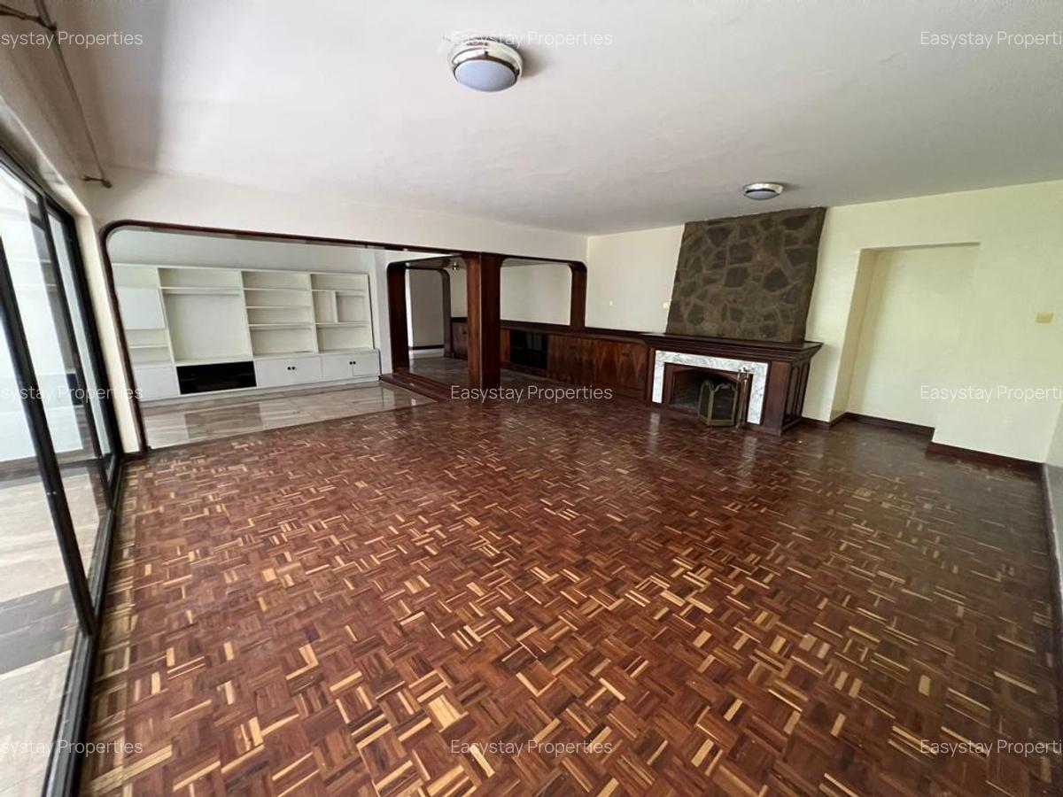 4 Bed Townhouse with En Suite in Westlands Area - 1