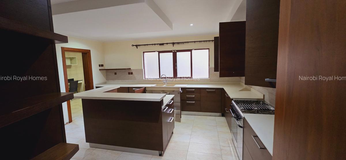 5 Bed Townhouse with En Suite at Off Convent Drive - 16