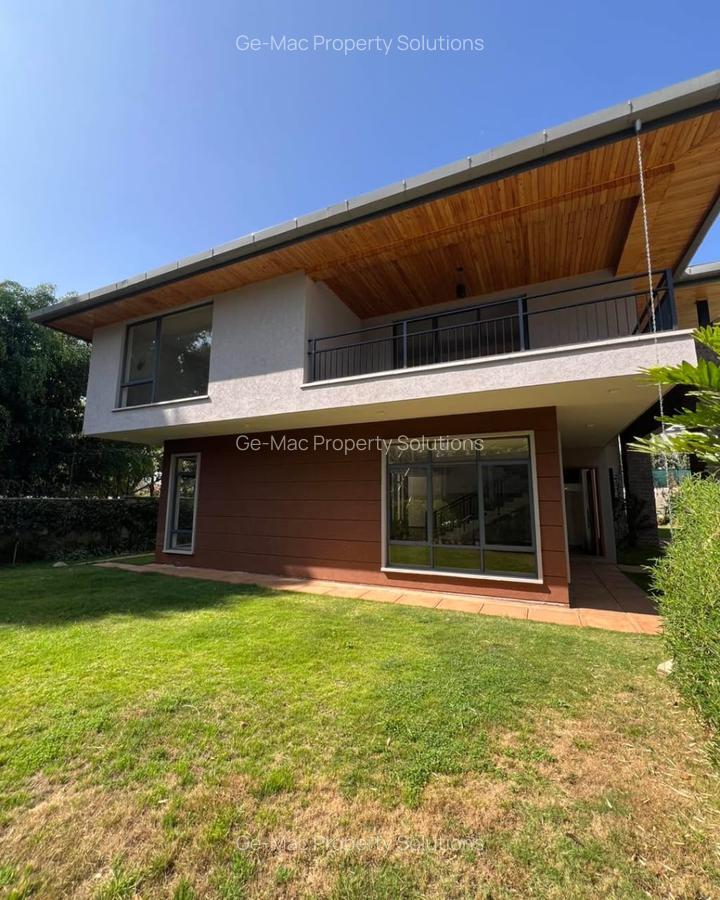 5 Bed House with En Suite in Lavington - 4