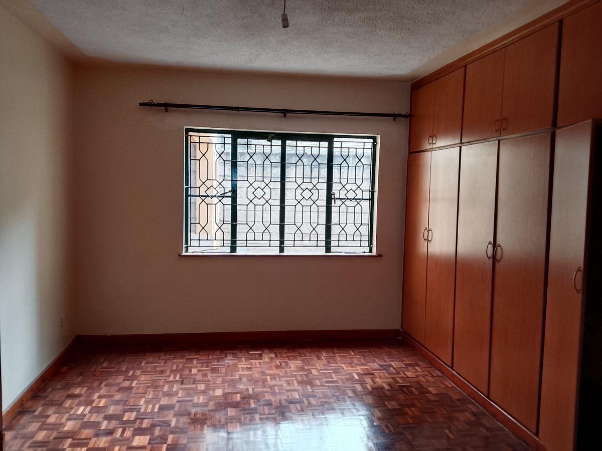5 Bed Townhouse with En Suite at Lavington - 5