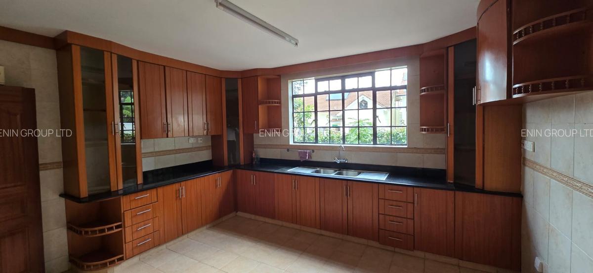 5 Bed Townhouse with En Suite in Lavington - 9