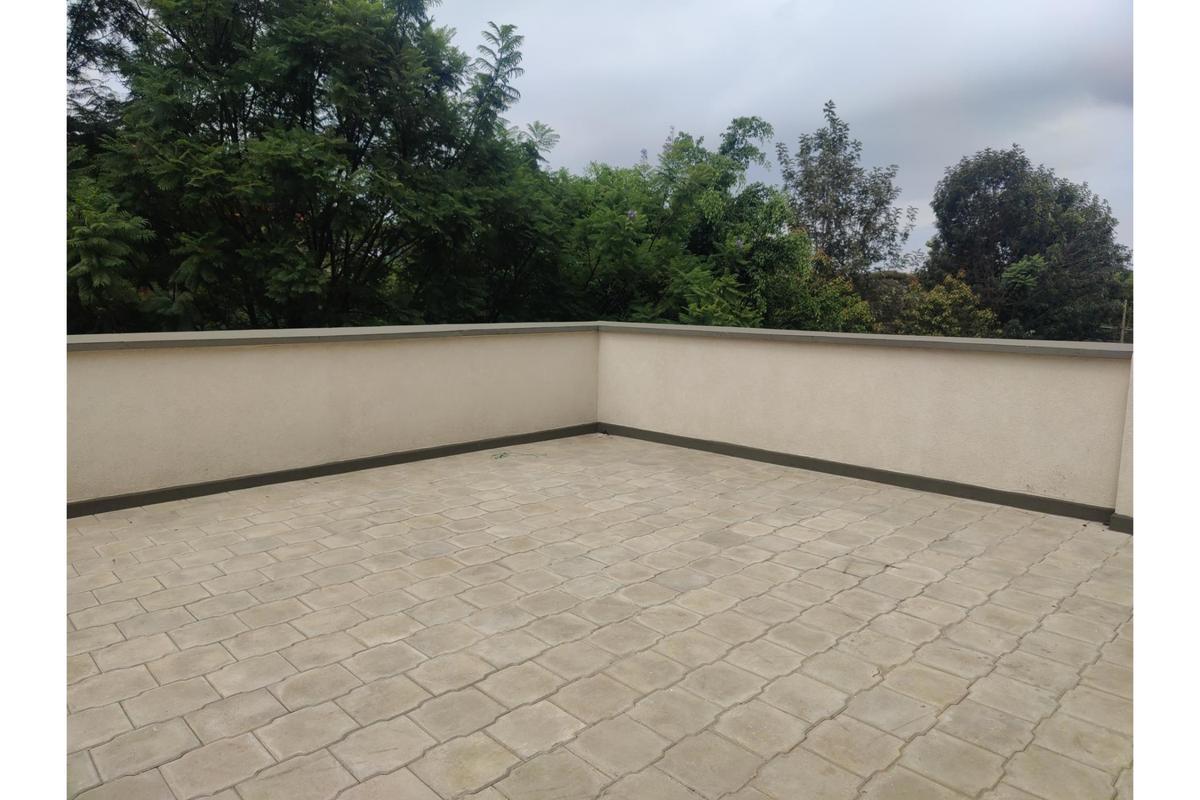 4 Bed Townhouse with En Suite in Parklands - 17