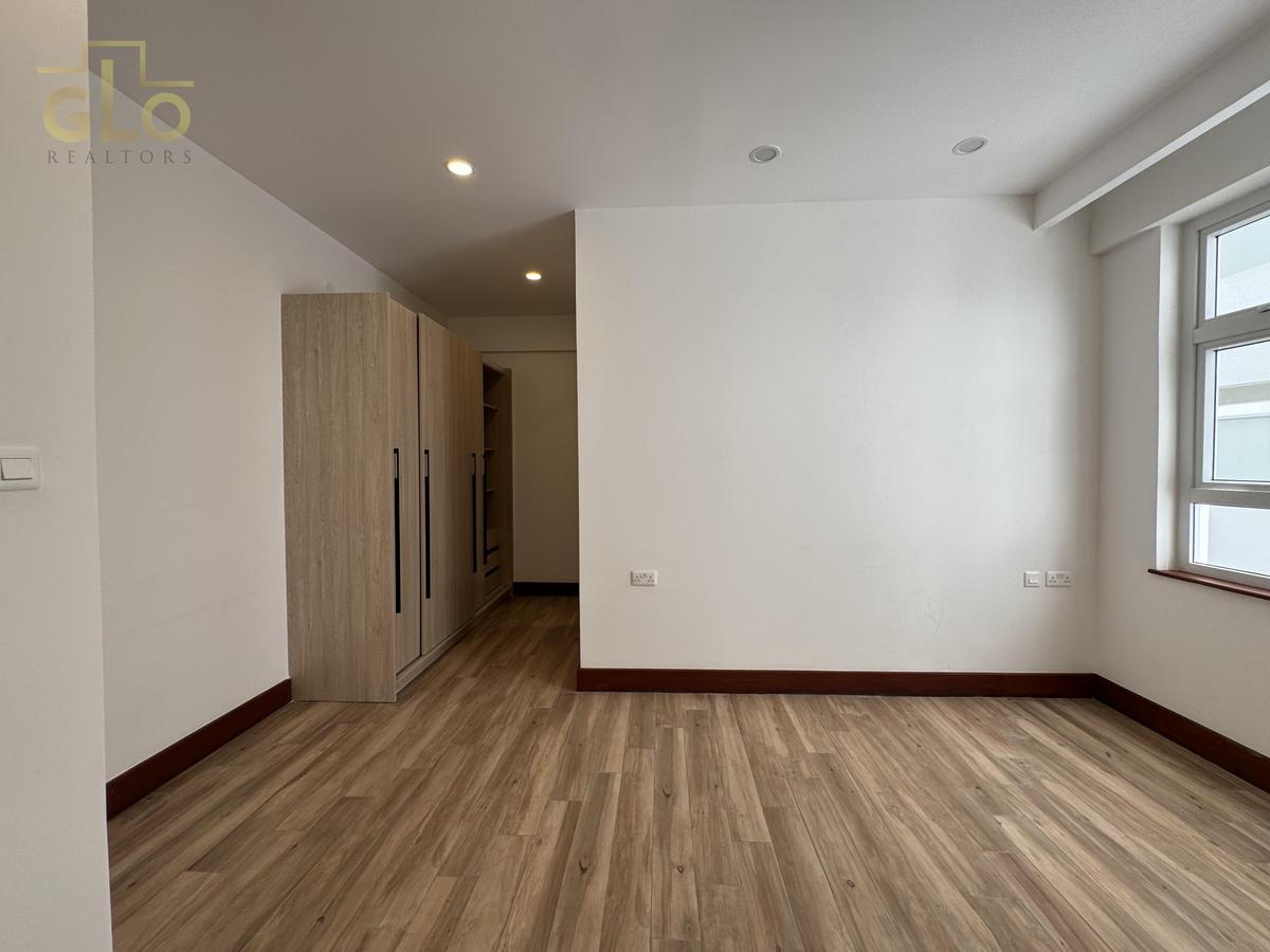 3 Bed Apartment with En Suite in Parklands - 15