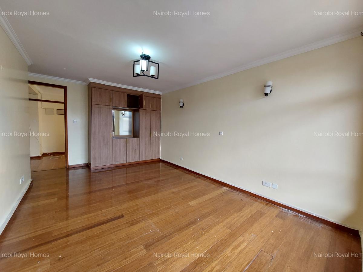 5 Bed Townhouse with En Suite at Lavington Lane - 13